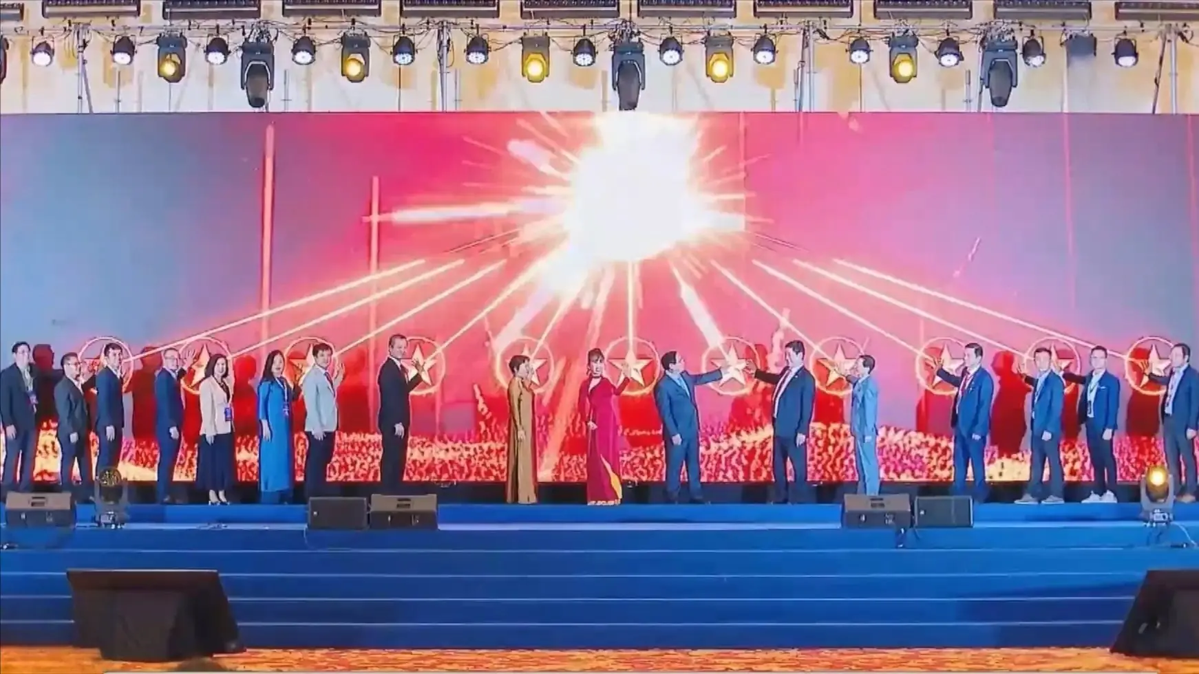 Thủ tướng: ‘Công – Tư đồng kiến quốc vì đất nước hùng cường’